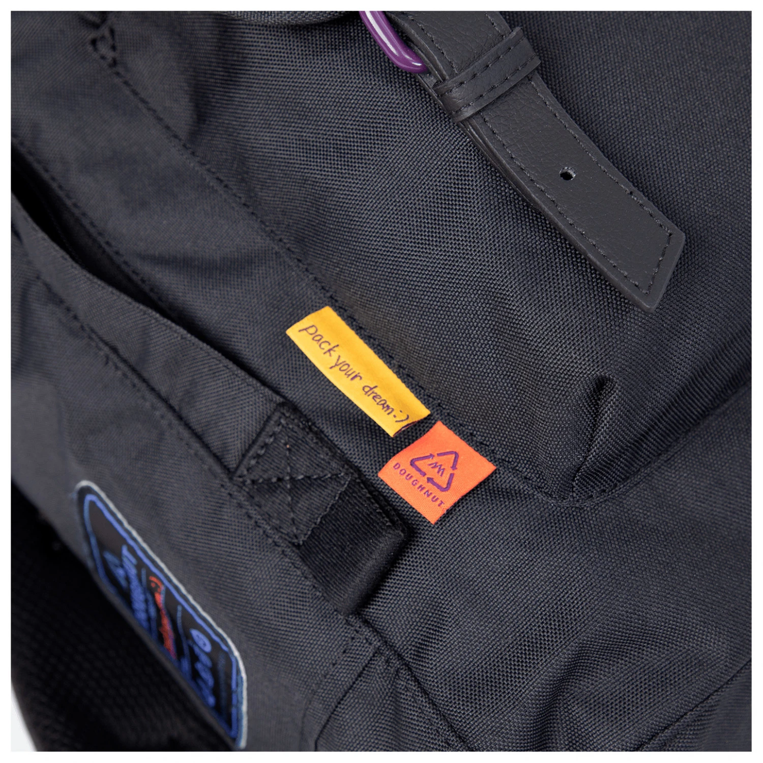 Doughnut Macaroon Large Happy Camper 18 - Daypack 6 Doughnut Macaroon Large Happy Camper 18 - Daypack – Bild 6